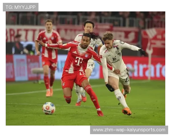 德甲拜仁禁区内组织出色，头球机会频繁出现