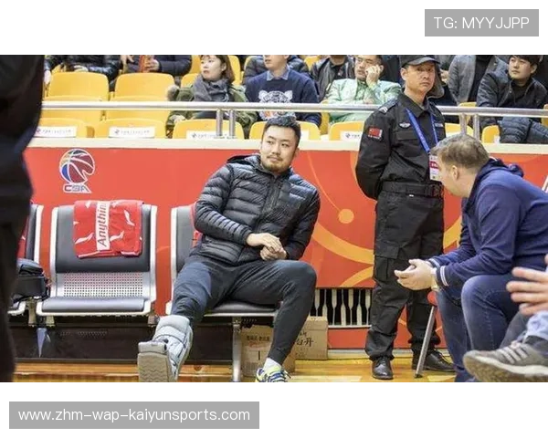 退役球员的“解说席”：从球场到话筒的口才转型